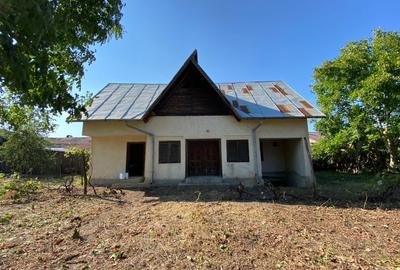 Casă individuală cu 6 camere în Puțuri
