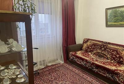 Apartament 3 camere , zona ultracentrala -Primaria Focsani , et 3 8 , decomnadat - 3