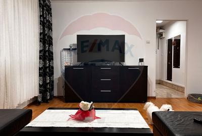 Apartament cu 2 camere semidecomandat, mobilat în Central