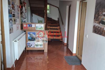 DE VÂNZARE O PENSIUNE, SITUATĂ ÎN SOVATA - 7