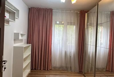 Apartament cu 4 camere decomandat, mobilat în Titan