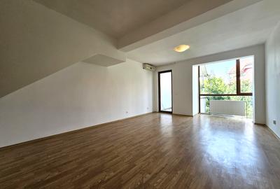 Apartament 4 camere / vila / Giulesti / Intr. Pinului / curte 54 mp / comision 0 - 3
