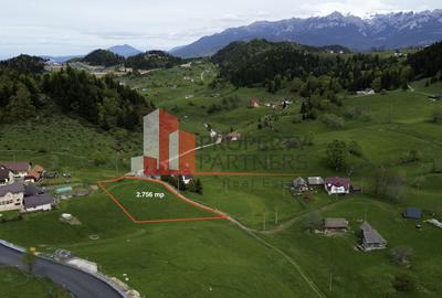 Teren Fundata cu vedere la muntii Bucegi - 2