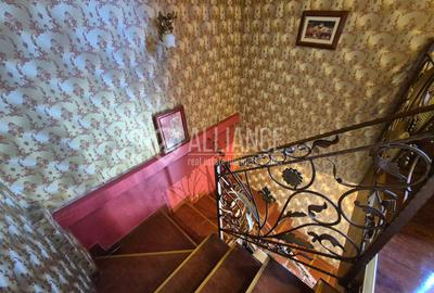 VILĂ DE VANZARE - Lazu - Locuinta spatioasa P+1+Demisol 660 mp, 11 camere - 2