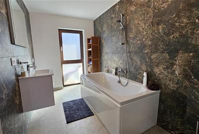 Casa renovata 200mp pe 2 niveluri,parcare, curte cu foisor,Centru, str.Nicolae B - 7