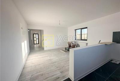 Apartament cu 3 camere decomandat în Calea Moldovei