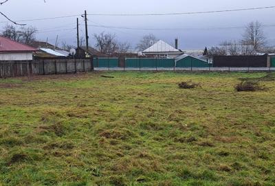 Teren intravilan cu casă bătrânească - 3