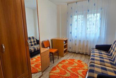 Inchiriez apartament 3 camere decomandat, 2 bai, parcare - 1