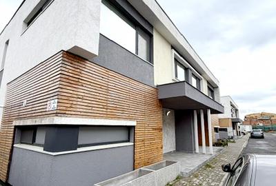 Casa Moderna  cu 4 Camere si Curte Proprie in Complex Privat - 1