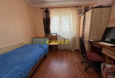 De vânzare apartament 4 camere decomandat, etaj 1 – zona Capat la 1 - 3