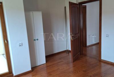 Casa deosebită în Europa – stil clasic, terase și grădină amenajata - 17