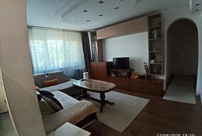 Apartament cu 4 camere semidecomandat, mobilat în Circumvalațiunii
