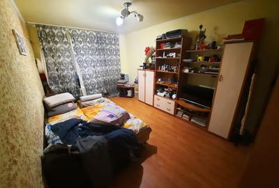 2 camere decomandat, zona Dacia, etaj 3/4 - 2