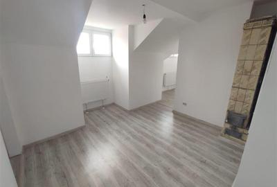 Vanzare apartament 2 camere, bloc mic, Polona - 1