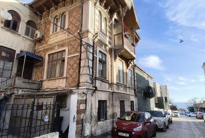 Apartament cu 3 camere semidecomandat în Peninsula