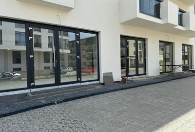 Spatiu comercial NOU, vitrat cu vad la strada principala D-na Stanca