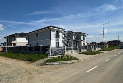 Duplex  despărțit prin garaj și camera tehnică în Giarmata - 2