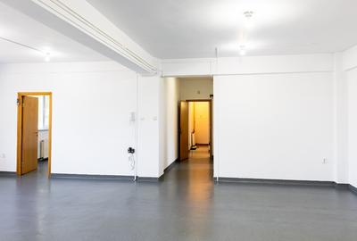 Spațiu ideal cabinet medical / clinică – 300 mp utili, doua niveluri, Central - 11