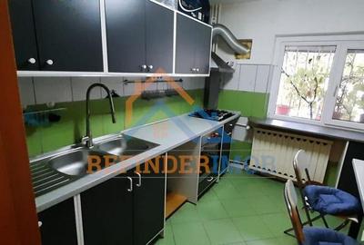 Apartament de vanzare cu 3 camere, zona 13 Septembri - 5