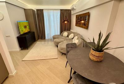 Apartament cu 3 camere semidecomandat, mobilat în Pipera