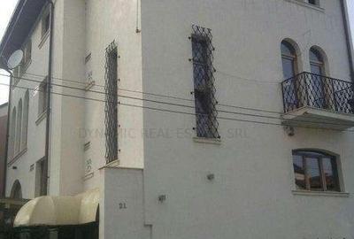 Casă individuală cu 10 camere în Cișmigiu