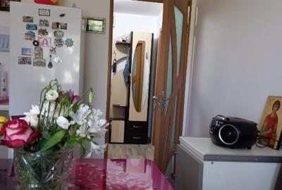 Se vinde apartament cu 2 camere in zona 2 Moldoveni,str.Musetelului bl.J 20 . - 8