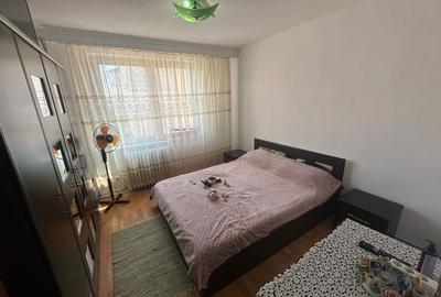 Apartament cu 3 camere decomandat, mobilat în Kogălniceanu