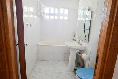 APARTAMENT 3 CAMERE BLOC REABILITAT ZONA LINISTITA GHIRLANDEI - 8