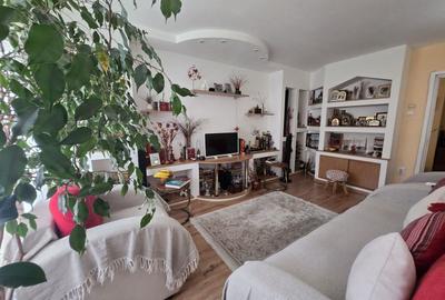 Apartament cu 3 camere  de vanzare - B dul 1 Mai - 2