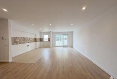 Apartament cu 3 camere decomandat în Tractorul