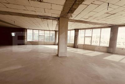 Spațiu comercial, de 200 mp, în Valea Rosie