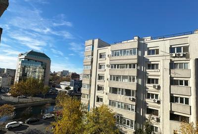 Apartament cu 3 camere semidecomandat în P-ța Unirii