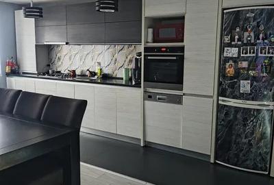 Apartament cu 3 camere semidecomandat, mobilat în Florești