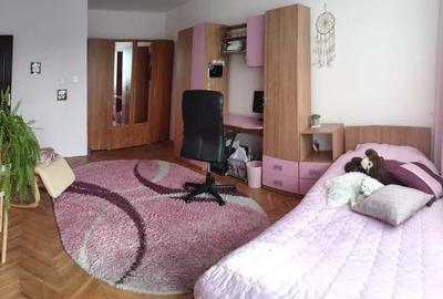 Apartament 3 camere zona Plopilor la etajul 9, 80 mp, parcare