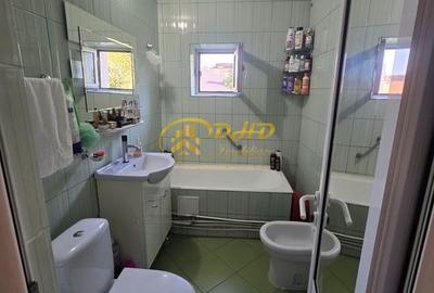 Apartament 3 camere - Tg. Cucu - 8