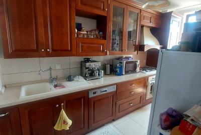 Apartament cu 5 camere decomandat, mobilat în Colentina
