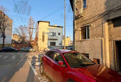 Apartament cu 2 camere decomandat în Parcul Carol