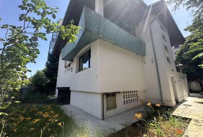 Casă individuală cu 8 camere în Primăverii