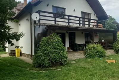 Casă individuală cu 5 camere în Traian