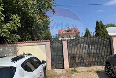 Casă individuală cu 6 camere în Malu Mare