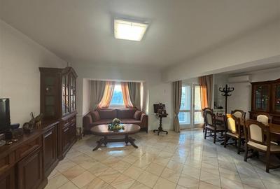 Apartament cu 4 camere semidecomandat, mobilat în P-ța Alba Iulia