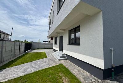 Vila Tunari cu vedere la LAC, 135m2 si curte mare - 4