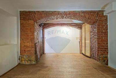 Casă cu 7 Camere + Spațiu Comercial, Oportunitate Rară, Comision 0% - 21