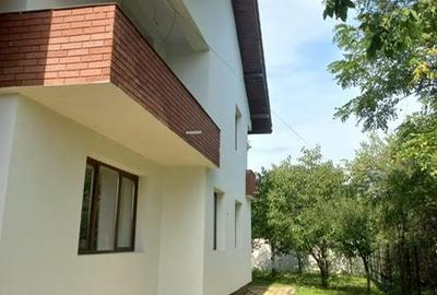 Casa solida, moderna si luminoasa; liniste totala in natura! - 3