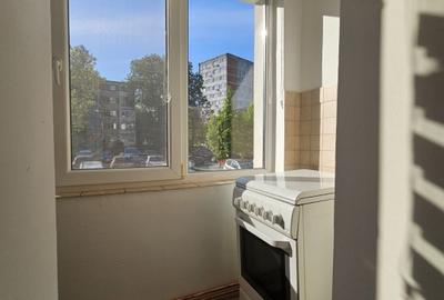 Proprietar, inchiriez apartament cu 3 camere Bld. Cetatii - 9