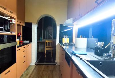 Apartament 2 camere - ETAJ 1 - 56 mp ( decomandat, 2 balcoane, geam baie ) - 2