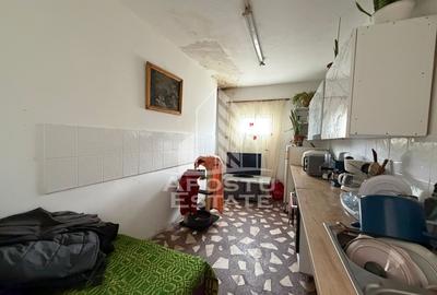 Casa individuala, cu 12 camere,5 bai, acces auto, teren 642, Girocului - 9