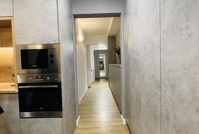 Apartament cu 3 camere decomandat, mobilat în Rogerius