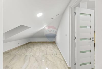 Spatiu comercial de inchiriat la mansarda - 1