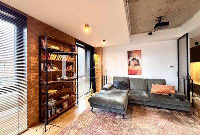 Apartament cu 3 camere semidecomandat, mobilat în Romană